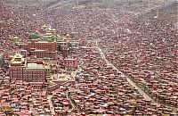 Larung Gar Valley, Sêrtar County of Garzê, Tibet, Kham, China