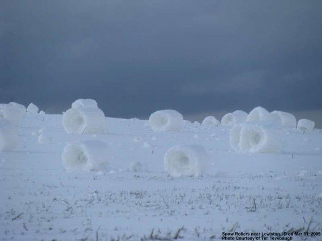 Snow rolls, unique natural phenomenon