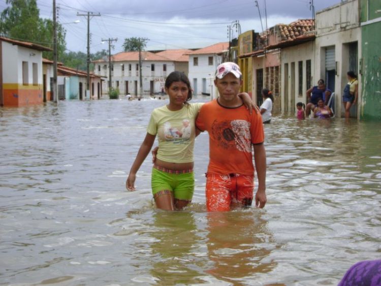 Floods leave 186000 homeless, Brazil