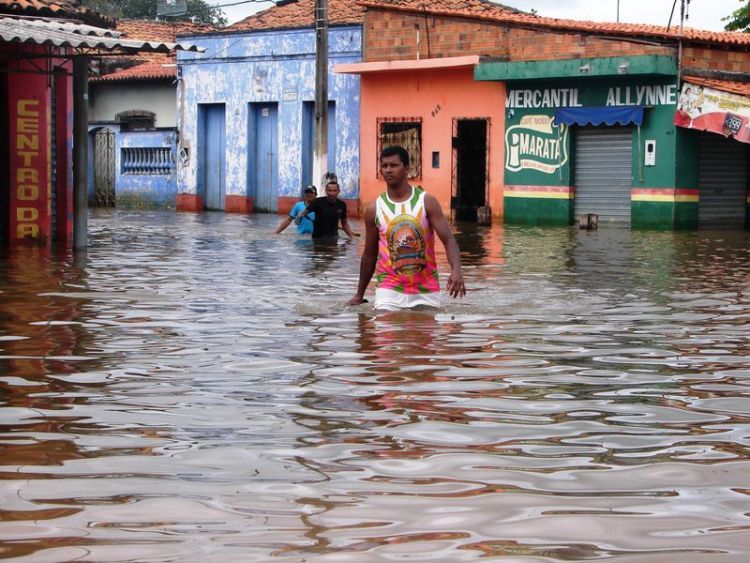 Floods leave 186000 homeless, Brazil