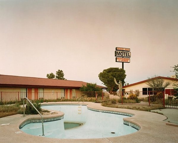 Abandoned motels in the United States