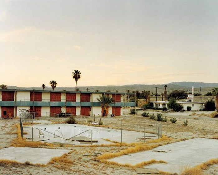 Abandoned motels in the United States