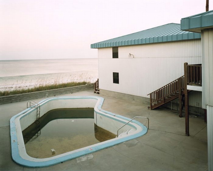 Abandoned motels in the United States