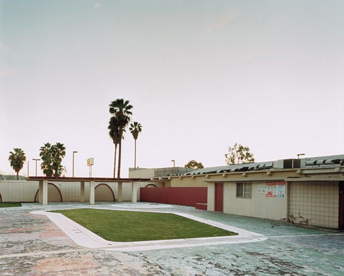 Abandoned motels in the United States