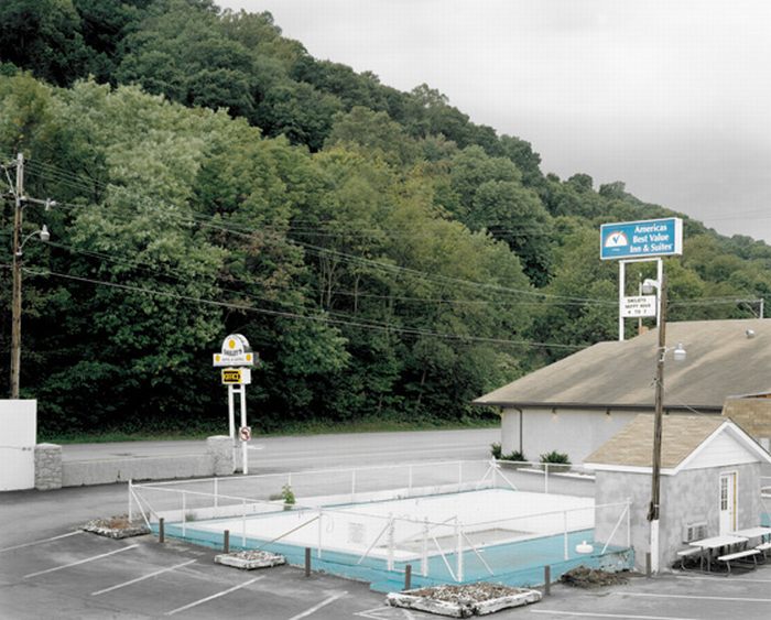 Abandoned motels in the United States