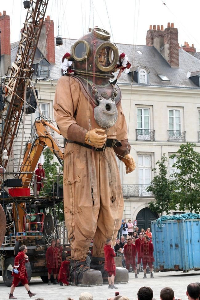 Gigantic stage with huge puppets, Nantes, France