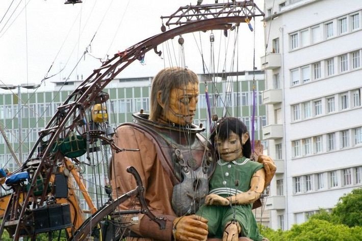 Gigantic stage with huge puppets, Nantes, France