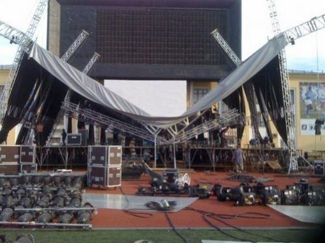 Scorpions, Alice Cooper, Rasmus and Kingdome Come, Rock Monsters concert for 25 000 people suspended, Friday, 19.00, the stage collapsed, Novosibirsk, Russia