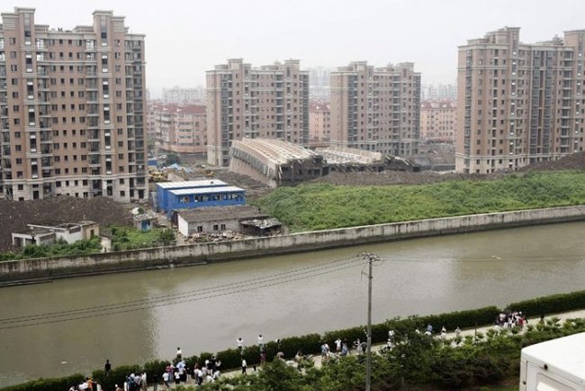 13-storey house collapsed, Shanghai, China