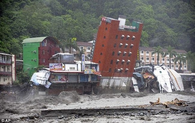 6-storey hotel collapsed due typhoon, Taiwan