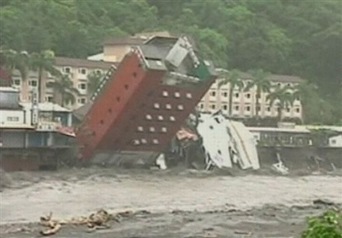 6-storey hotel collapsed due typhoon, Taiwan