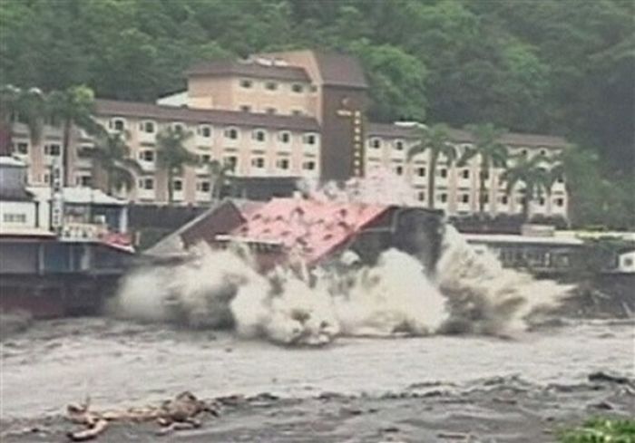 6-storey hotel collapsed due typhoon, Taiwan