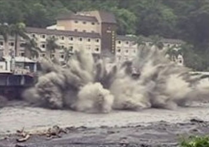 6-storey hotel collapsed due typhoon, Taiwan