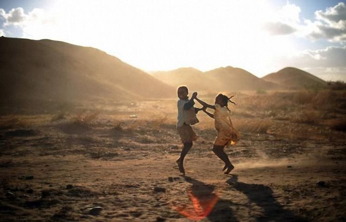 Extraction of sapphires, Madagascar