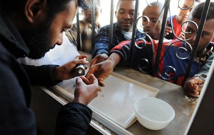 Extraction of sapphires, Madagascar