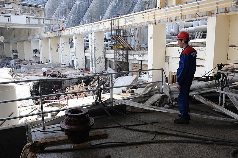 Renovation work at the Sayan-Shushenskaya GES, Russia