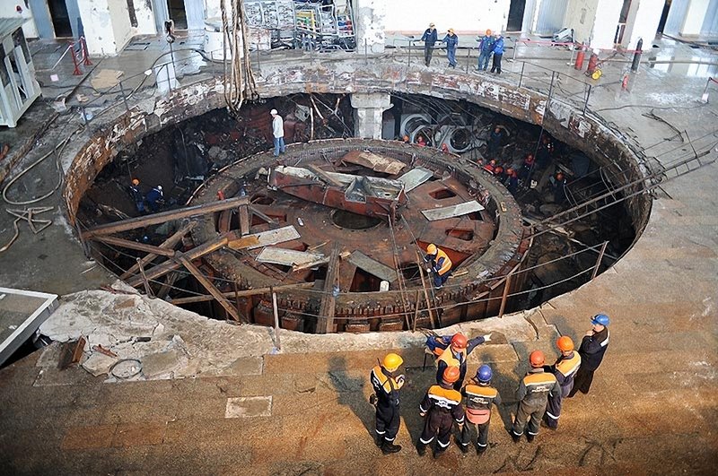 Renovation work at the Sayan-Shushenskaya GES, Russia