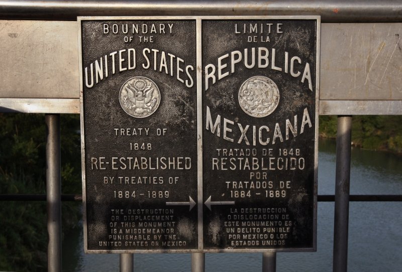 United States and Mexico border