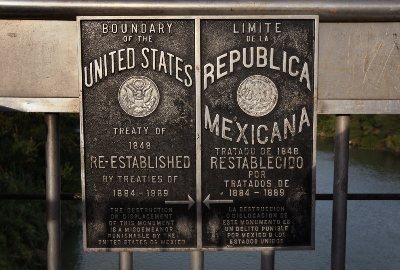 United States and Mexico border