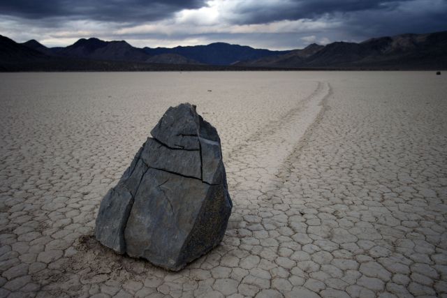 Floating stones in the Valley of Death