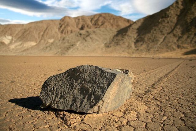 Floating stones in the Valley of Death