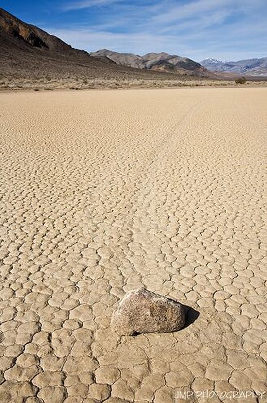 Floating stones in the Valley of Death