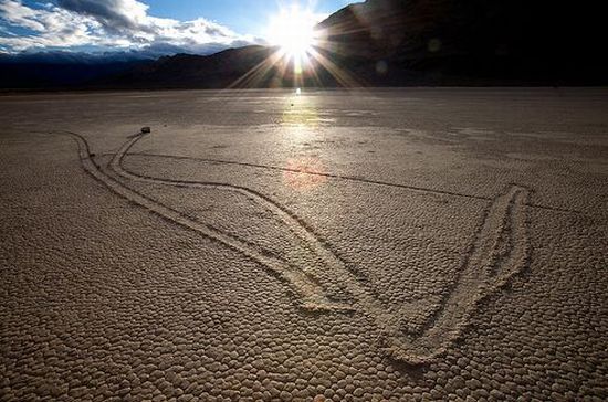 Floating stones in the Valley of Death