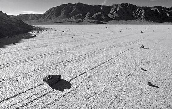 Floating stones in the Valley of Death