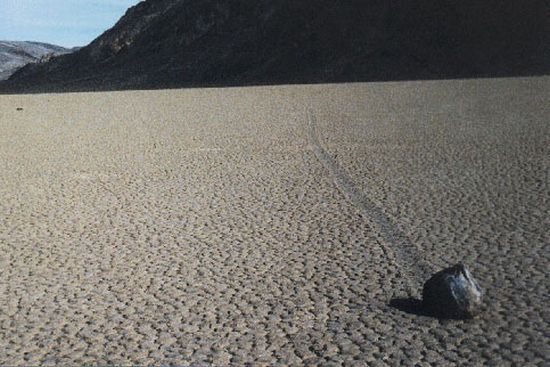 Floating stones in the Valley of Death