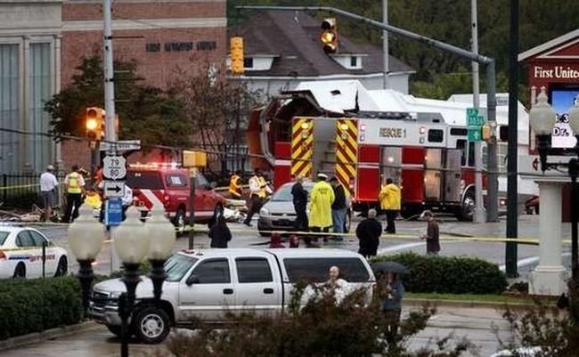 Collapse of the church dome because of strong wind, driver survived, Shreveport, Louisiana