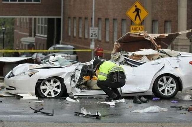 Collapse of the church dome because of strong wind, driver survived, Shreveport, Louisiana