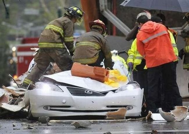 Collapse of the church dome because of strong wind, driver survived, Shreveport, Louisiana