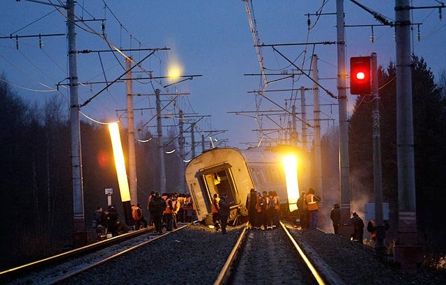 Nevsky Express undermined, Aleshinka-Uglovka route, Russia