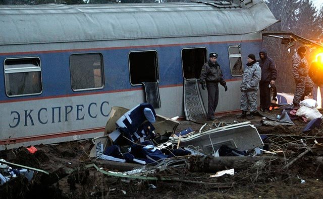 Nevsky Express undermined, Aleshinka-Uglovka route, Russia