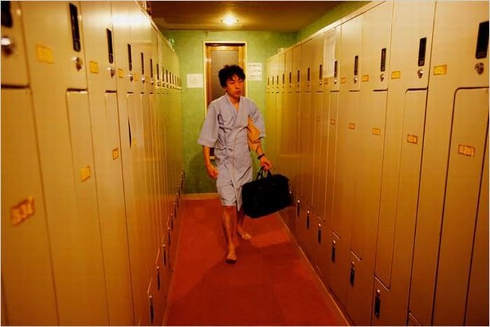 Atsushi Nakanishi, 40 years, jobless after crisis, Capsule Hotel Shinjuku 510, Tokyo, Japan