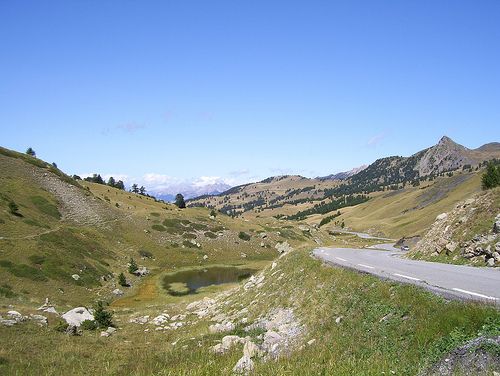 dangerous roads around the world