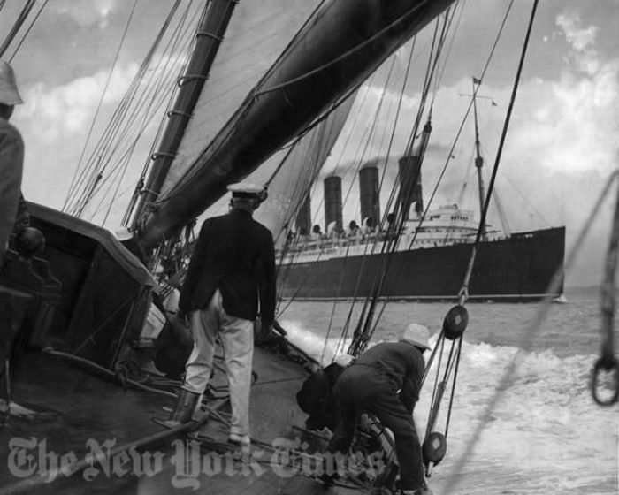 History: Black and white photos of New York City, United States