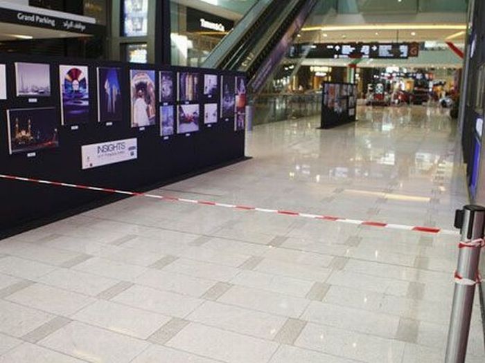 Aquarium springs a leak in Dubai Mall, United Arab Emirates