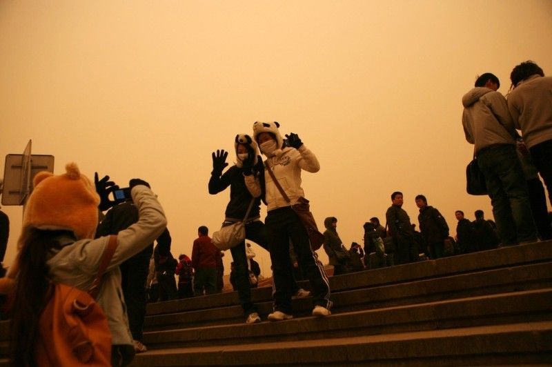 Sandstorms whip across China‎