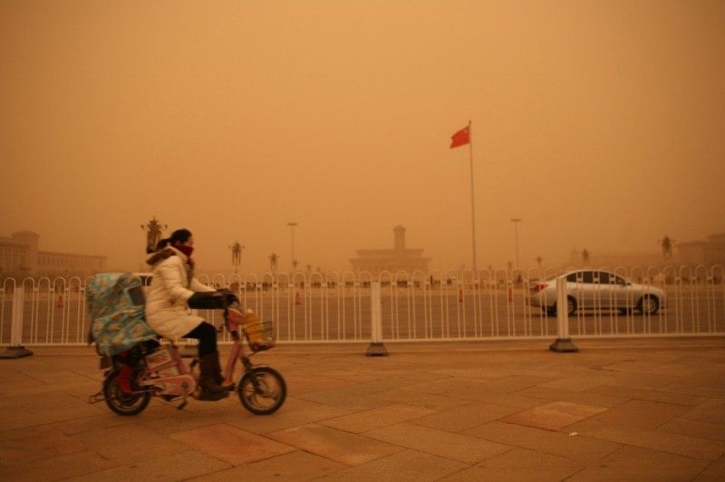 Sandstorms whip across China‎