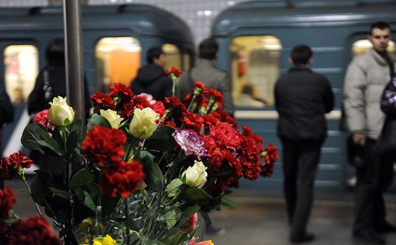 В москве объявлен день траура. Теракт в метро Москва 2010.