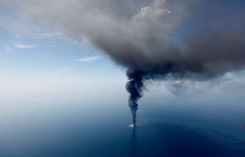 Deepwater Horizon oil rig fire leaves 11 missing, Gulf of Mexico