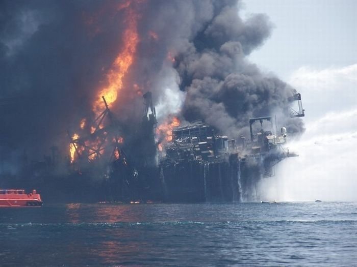 Deepwater Horizon in flames
