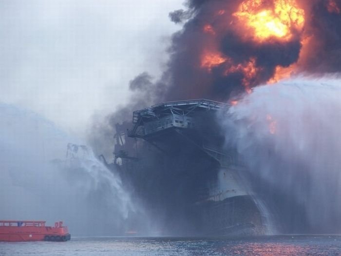 Deepwater Horizon in flames