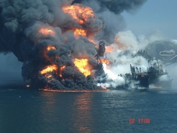 Deepwater Horizon in flames