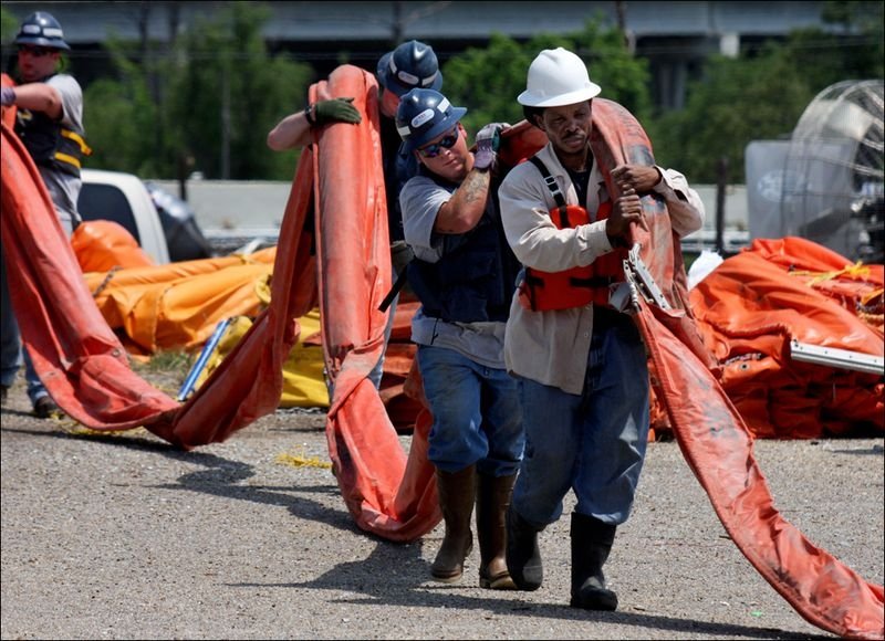 Deepwater Horizon in flames