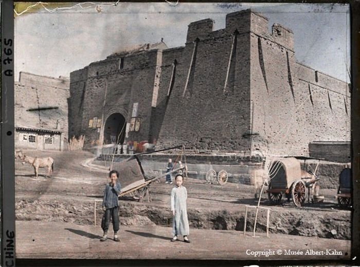 History: The beginning of the 20th century in color photographs by Albert Kahn