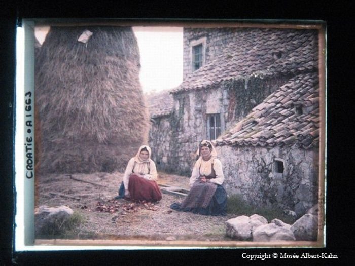 History: The beginning of the 20th century in color photographs by Albert Kahn