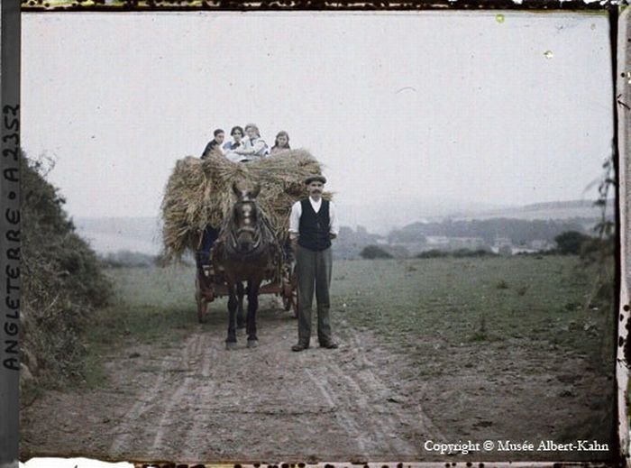 History: The beginning of the 20th century in color photographs by Albert Kahn