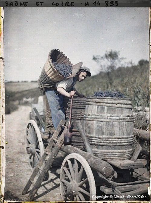 History: The beginning of the 20th century in color photographs by Albert Kahn